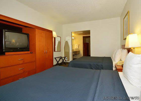 Clarion Suites يوما الغرفة الصورة
